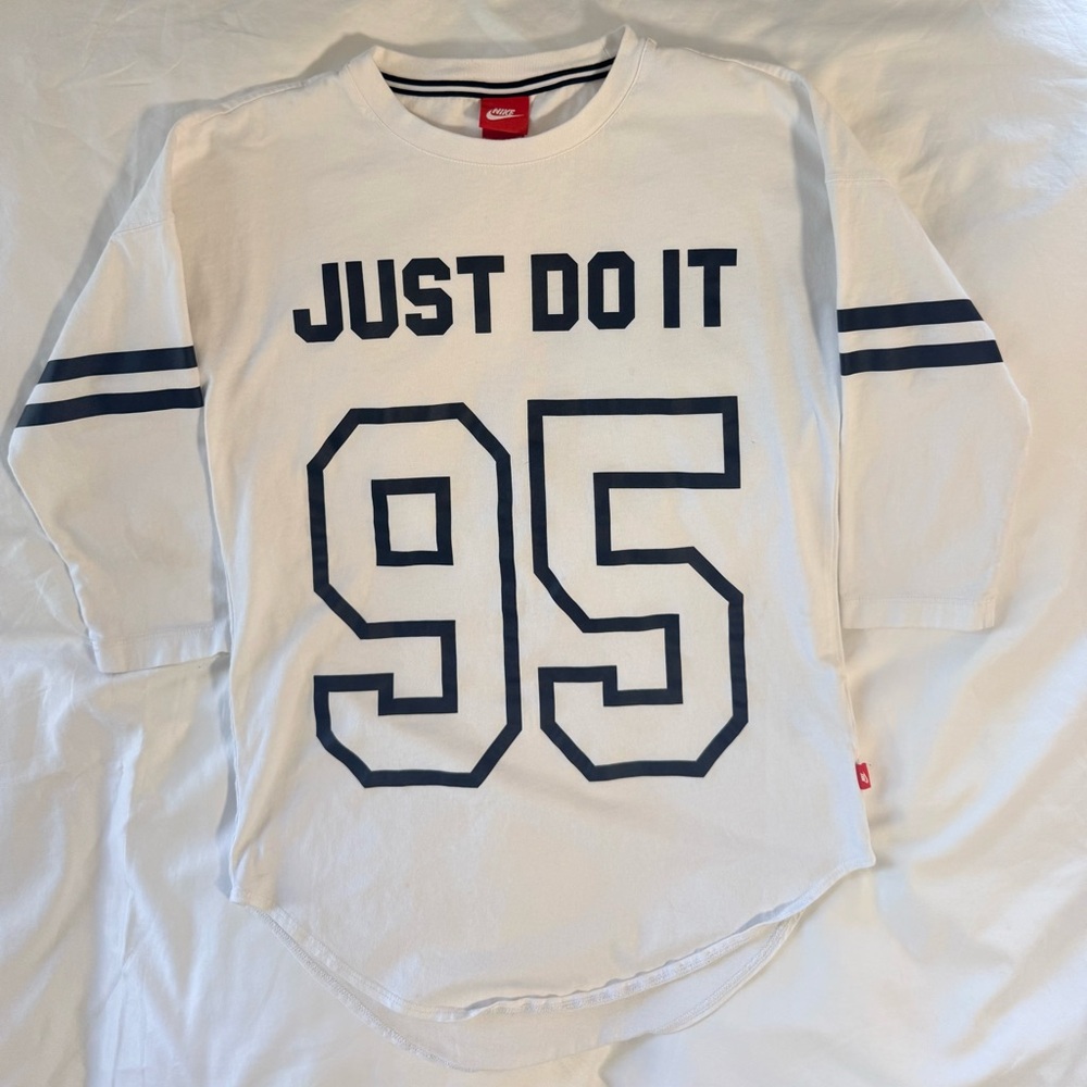 1995 Nike White Shirt with Black Graphics Jersey Style Casual